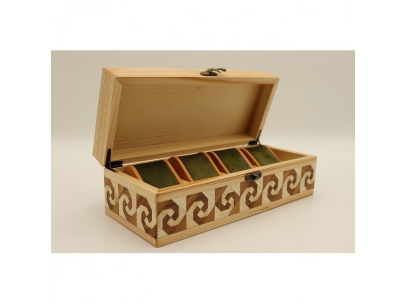 Mintás fa óratartó doboz 4 karórához, puha belső