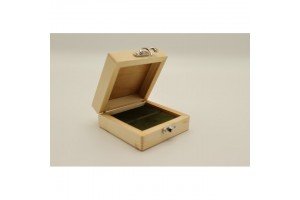 Sötétzöld mintás fa ékszertartó (10x10x5 cm)