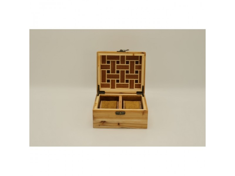 Mintás fa óratartó doboz — 2 karóra