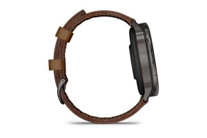 Garmin Venu 4 45 mm – sötétszürke, fekete szilikon és barna bőr
