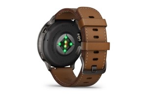 Garmin Venu 4 45 mm – sötétszürke, fekete szilikon és barna bőr