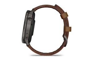 Garmin Venu 4 45 mm – sötétszürke, fekete szilikon és barna bőr