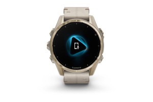 Garmin fēnix 8 43mm Sapphire titán, homokkő és szürke szíjak