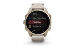 Garmin fēnix 8 43mm Sapphire titán, homokkő és szürke szíjak