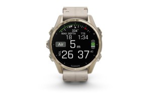 Garmin fēnix 8 43mm Sapphire titán, homokkő és szürke szíjak