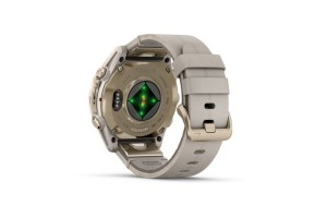 Garmin fēnix 8 43mm Sapphire titán, homokkő és szürke szíjak