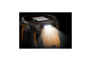 Garmin fēnix 8 47mm Sapphire titánium, narancs/grafit szíj