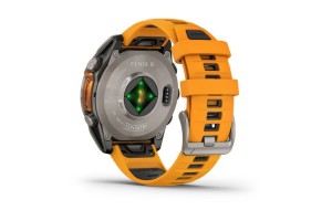 Garmin fēnix 8 47mm Sapphire titánium, narancs/grafit szíj
