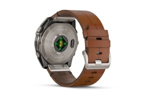 Garmin fēnix 8 51mm Sapphire titán, bőr és szilikon szíj