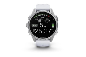Garmin fēnix 8 43mm ezüst tok, fehér szilikon szíj
