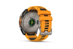 Garmin fēnix 8 51mm Sapphire — narancs/grafit szilikon szíj