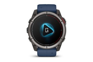 Garmin quatix 8 – titán tok, captain blue szilikon szíj