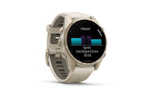 Garmin fēnix 8 43mm Sapphire – krémarany szilikon szíj