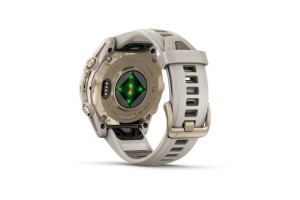 Garmin fēnix 8 43mm Sapphire – krémarany szilikon szíj