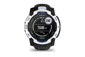 Garmin Instinct 3 Solar 50 mm homokkő – fekete/kék szíj