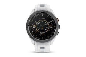 Garmin Approach S70 (42mm) fekete kerámia, fehér szilikonszíj