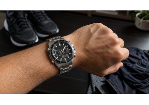Casio Edifice Ana-Digi: sportos kronográf kombinált kijelzővel