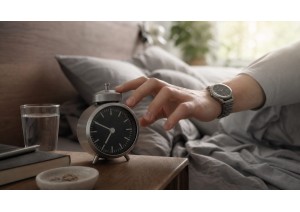 Ébresztőóra nehezen ébredőknek: hangerő és ismétlés