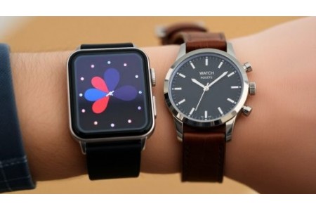 Karóra vs. okosóra – Előnyök, hátrányok és melyiket válaszd?